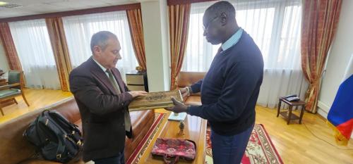 Le mercredi 22 novembre 2023 monsieur l'ambassadeur a reçu en audience monsieur Artashes AVOYAN, Consul honoraire de la République du Sénégal en Arménie.photo6